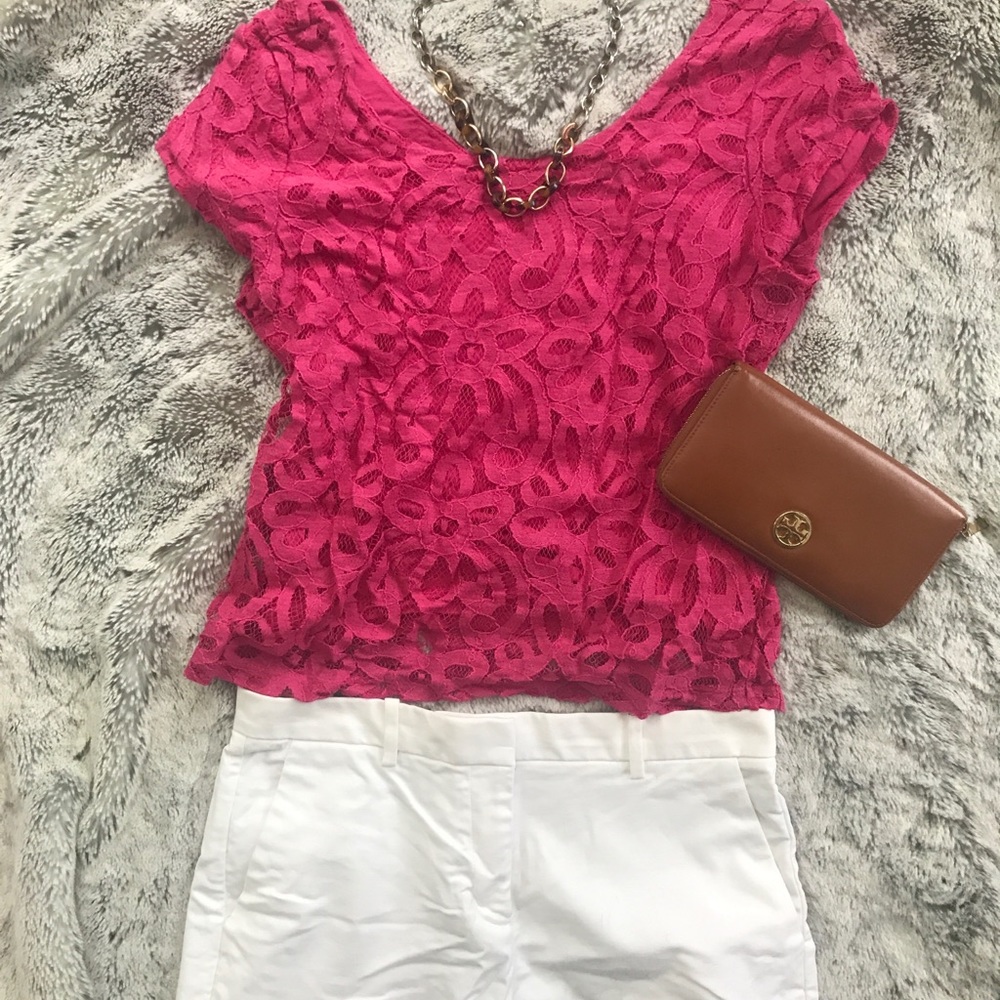 🎀 Banana Republic pink lace short-sleeved top